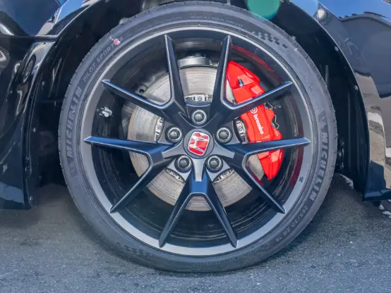 タイヤ磨きワックスがけ